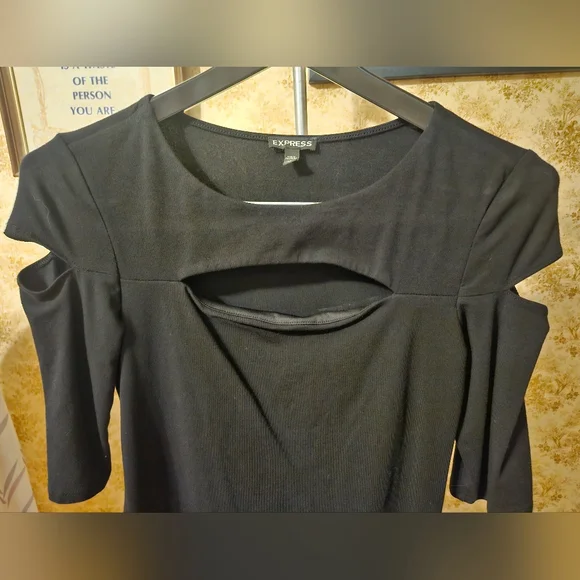 EXPRESS SMALL BLACK CUT-OUT TOP - Picture 2 of 8
